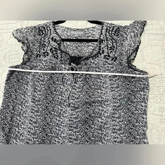 Daniel Rainn Black White Eyelet Accent Line Top Size Large - Picture 6 of 8